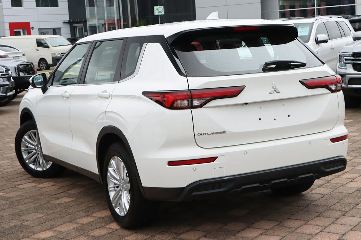 2023 Mitsubishi Outlander ES ZM