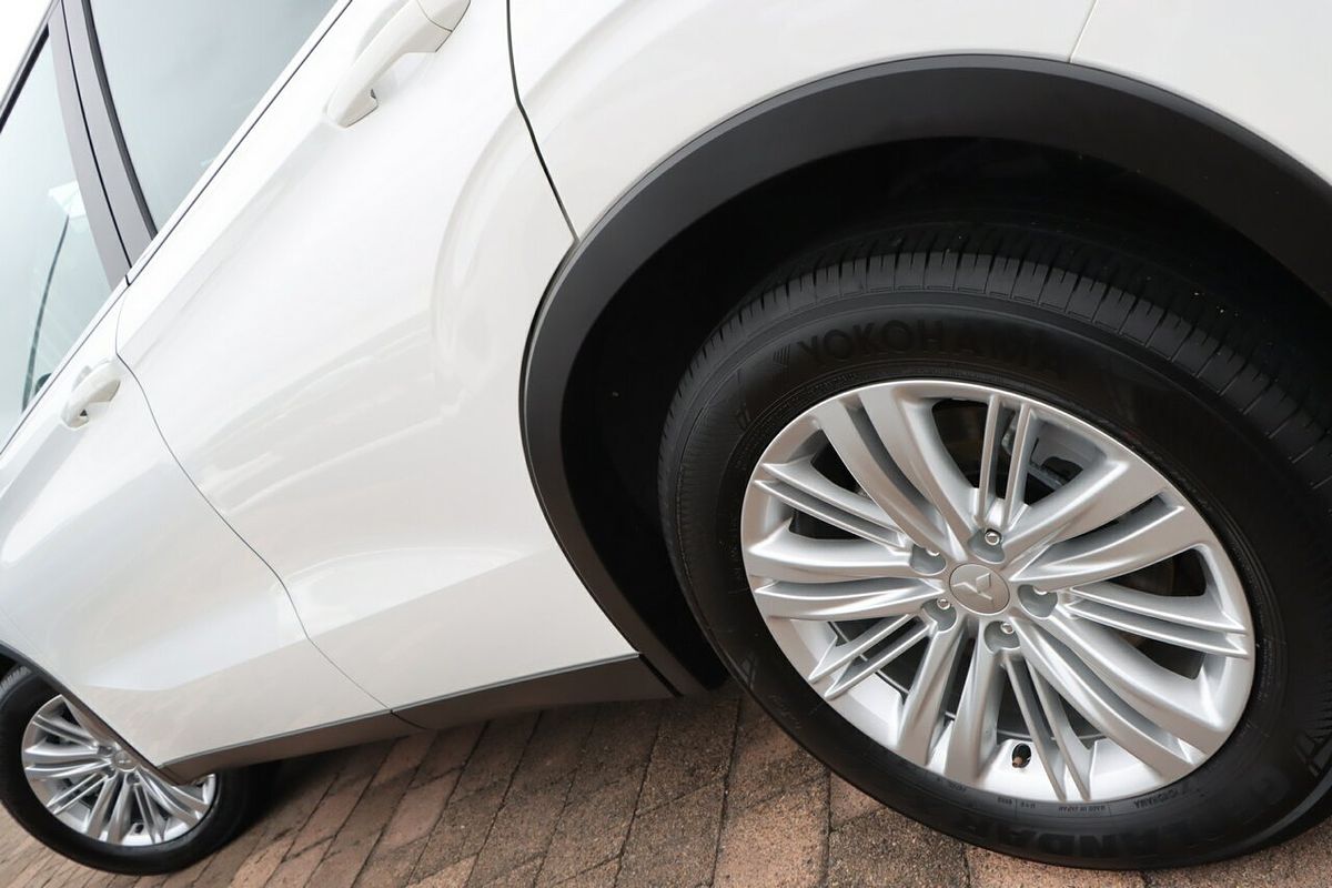 2023 Mitsubishi Outlander ES ZM