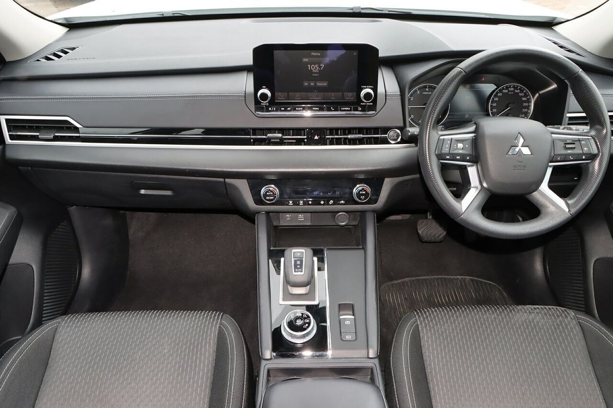2023 Mitsubishi Outlander ES ZM