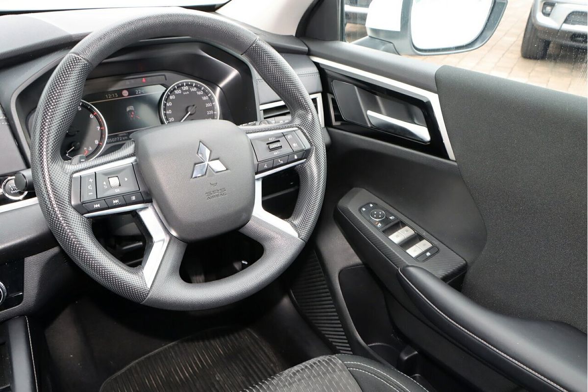 2023 Mitsubishi Outlander ES ZM