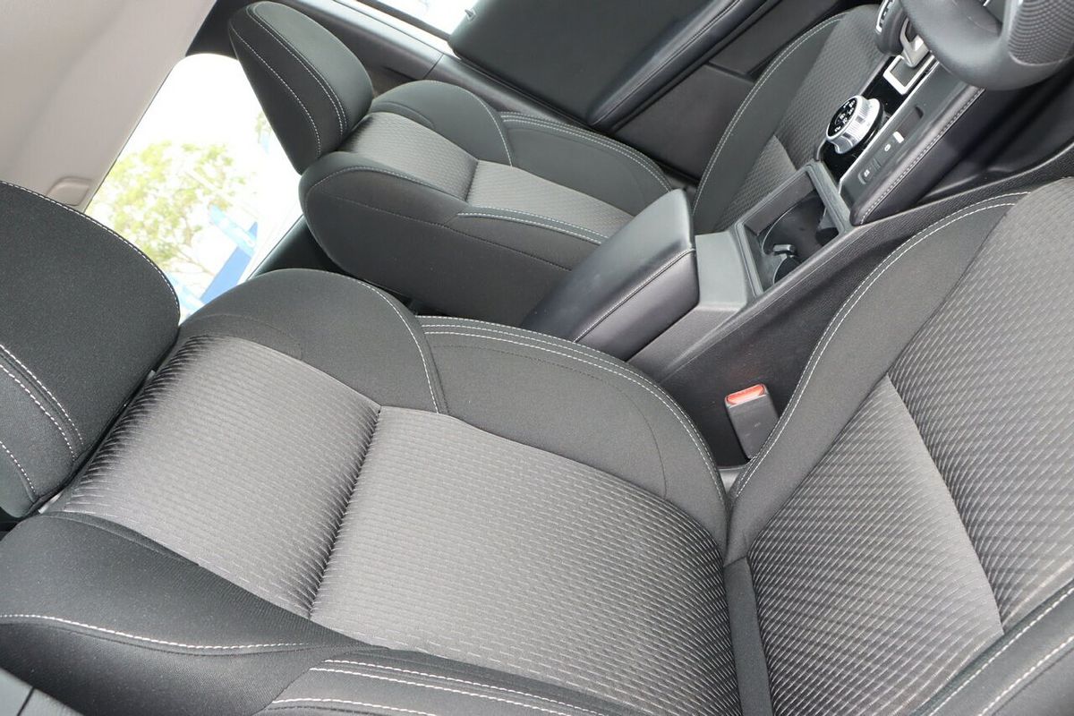 2023 Mitsubishi Outlander ES ZM