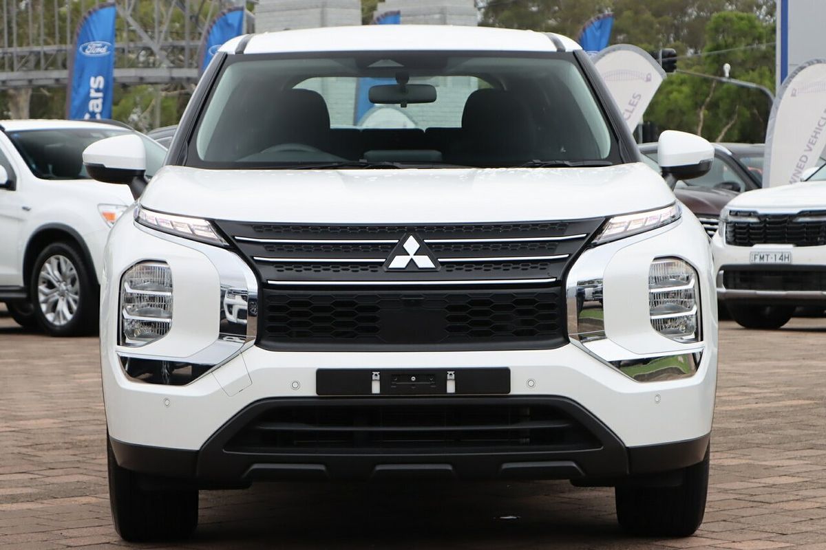 2023 Mitsubishi Outlander ES ZM