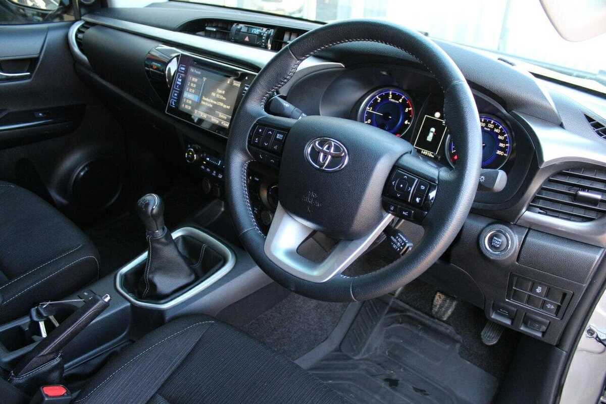 2019 Toyota HILUX SR5 GUN126R