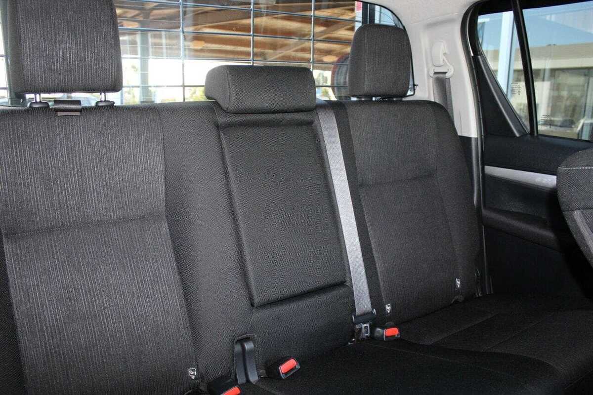 2019 Toyota HILUX SR5 GUN126R