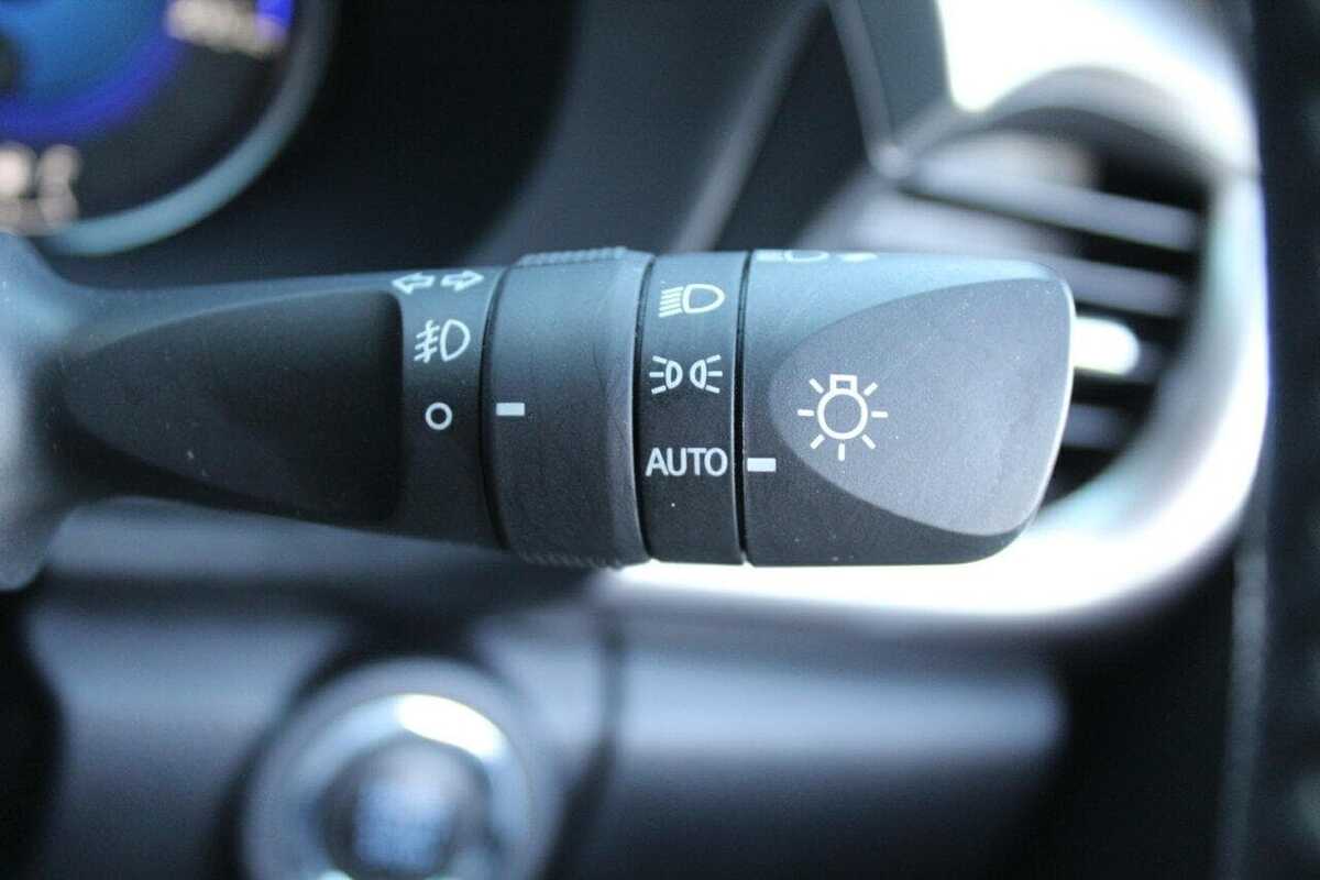 2019 Toyota HILUX SR5 GUN126R