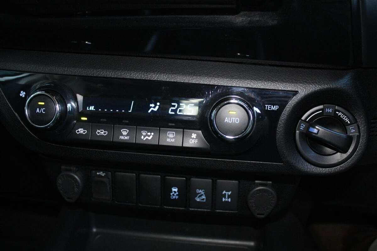 2019 Toyota HILUX SR5 GUN126R