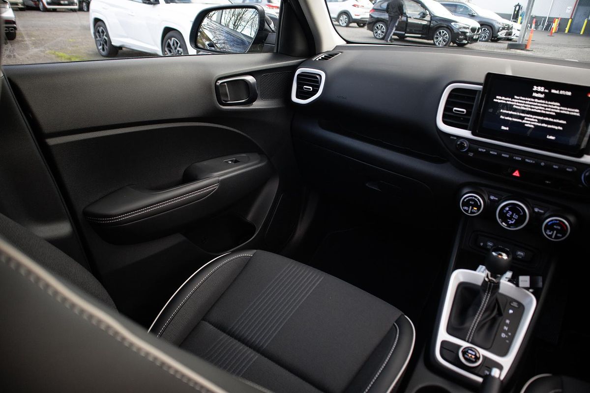 2024 Hyundai Venue Elite QX.V5