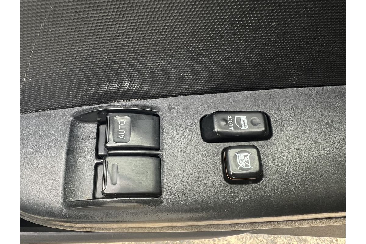 2012 Toyota HiAce LWB TRH201R MY12 Upgrade