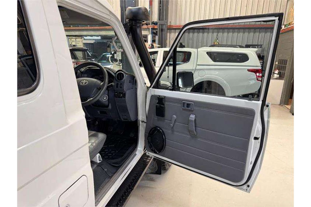 2009 Toyota Landcruiser Workmate Troopcarrier VDJ78R