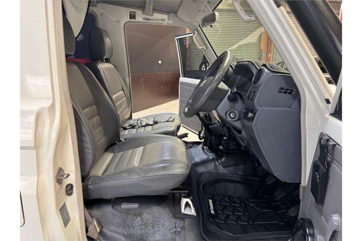2009 Toyota Landcruiser Workmate Troopcarrier VDJ78R