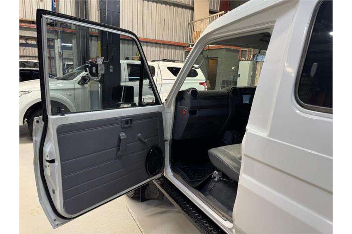 2009 Toyota Landcruiser Workmate Troopcarrier VDJ78R