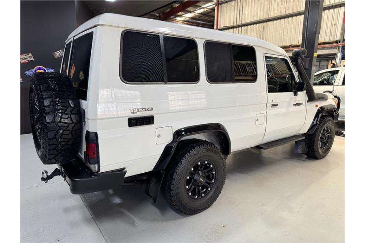 2009 Toyota Landcruiser Workmate Troopcarrier VDJ78R