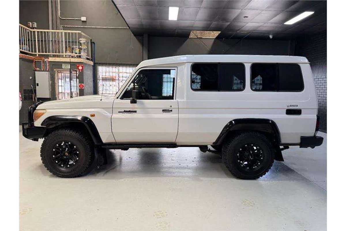2009 Toyota Landcruiser Workmate Troopcarrier VDJ78R