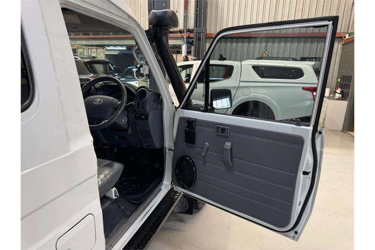 2009 Toyota Landcruiser Workmate Troopcarrier VDJ78R