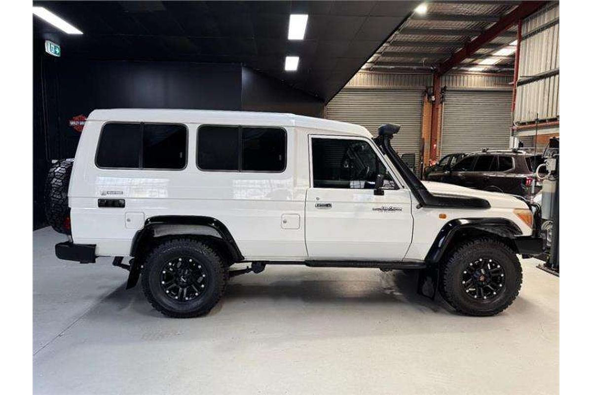 2009 Toyota Landcruiser Workmate Troopcarrier VDJ78R