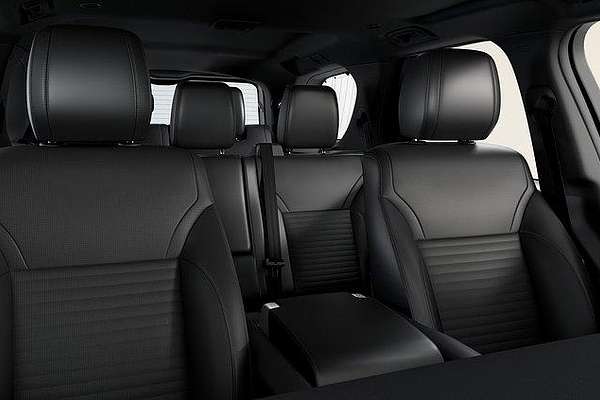 2024 Land Rover Discovery D350 S Series 5