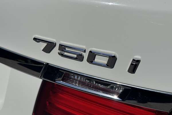 2012 BMW 7 Series 750i F01 LCI