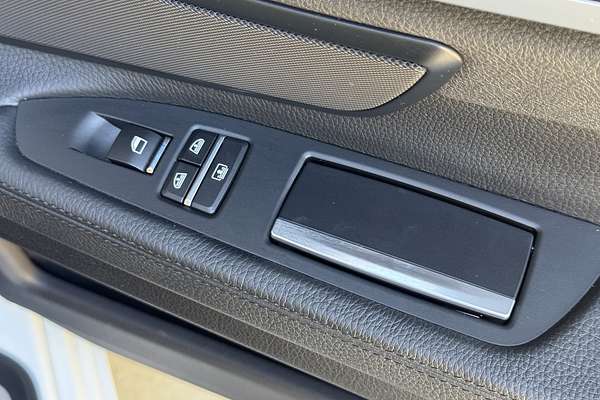 2012 BMW 7 Series 750i F01 LCI