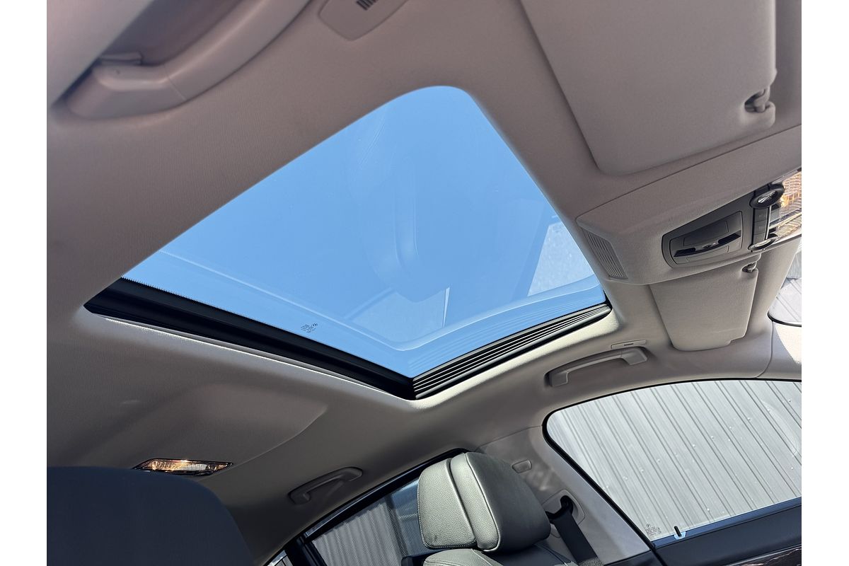 2012 BMW 7 Series 750i F01 LCI