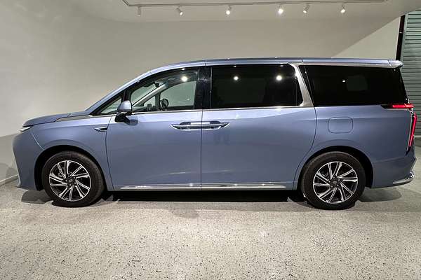 2022 LDV MIFA 9 Luxe