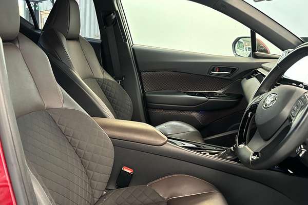 2017 Toyota C-HR ZYX10