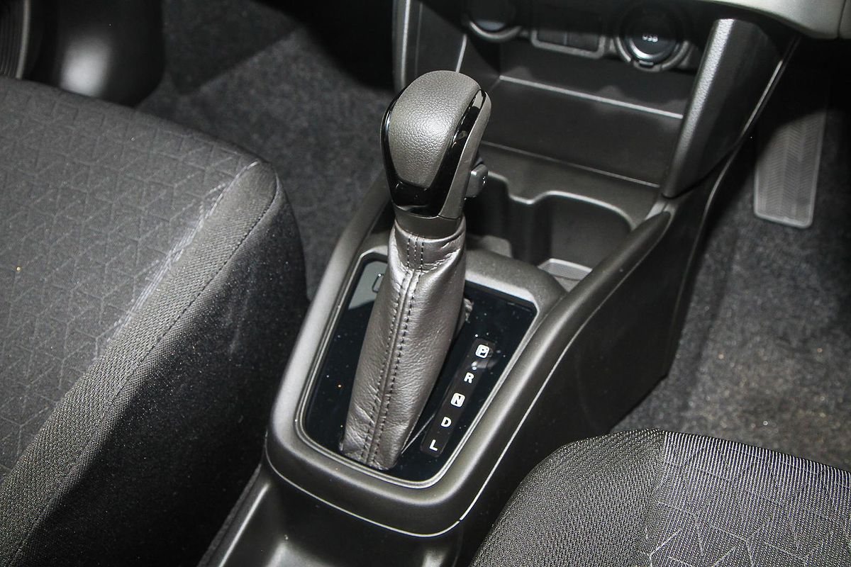2024 Suzuki Swift Hybrid UZ