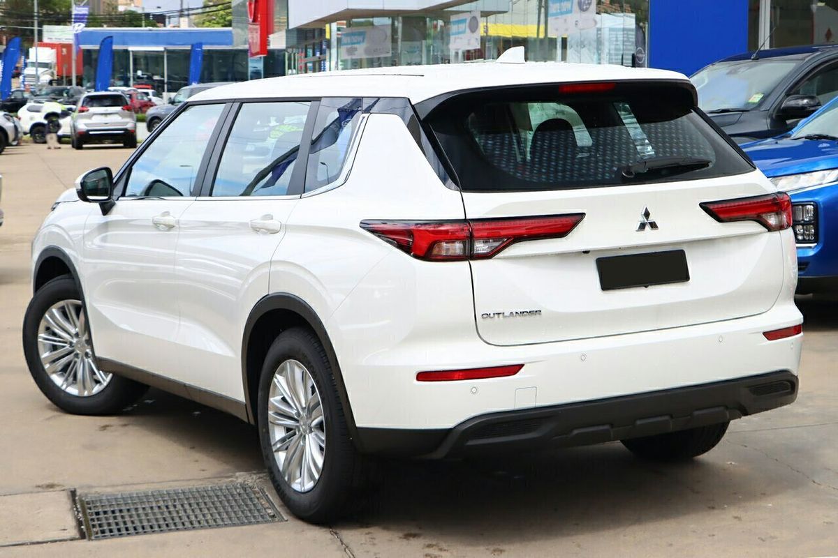 2024 Mitsubishi Outlander ES ZM