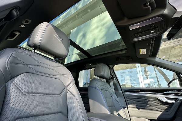 2024 Volkswagen Touareg R RC