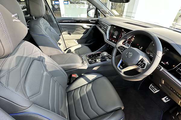 2024 Volkswagen Touareg R RC