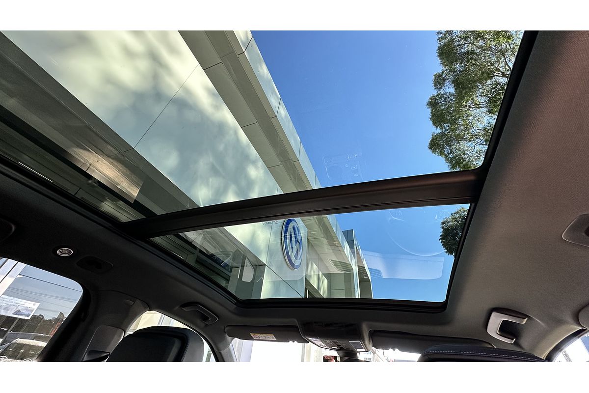 2024 Volkswagen Touareg R RC