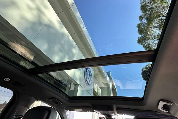 2024 Volkswagen Touareg R RC