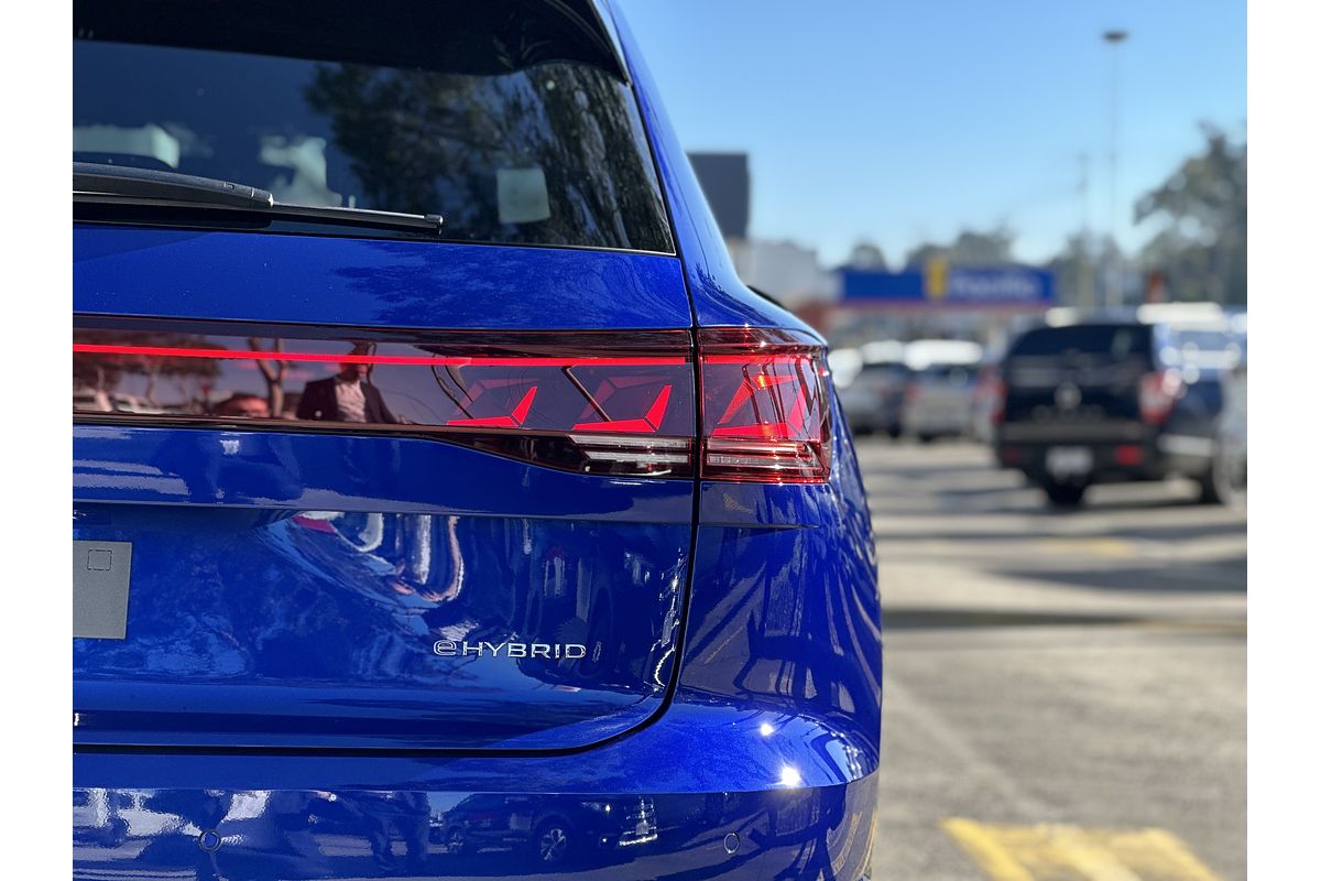 2024 Volkswagen Touareg R RC