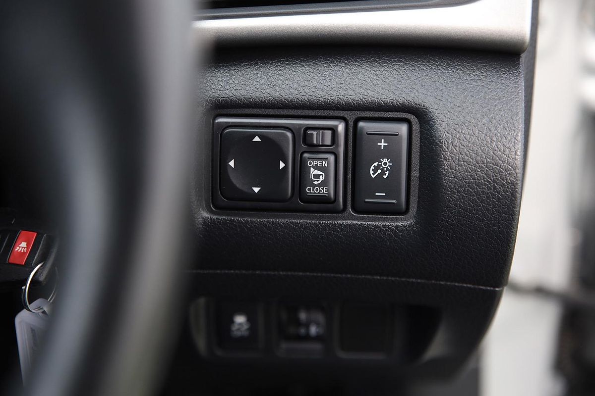 2013 Nissan Pulsar ST-L C12