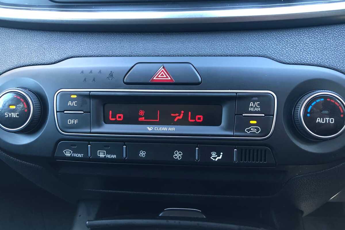 2017 Kia SORENTO Si UM