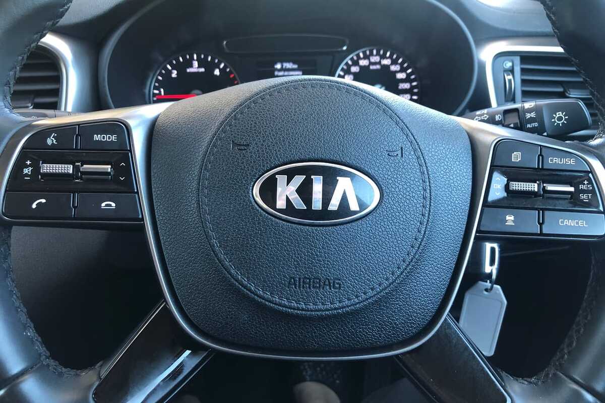2017 Kia SORENTO Si UM