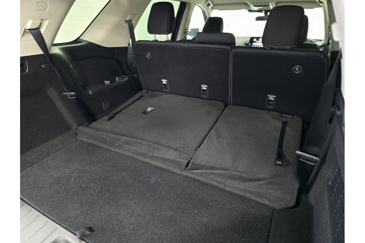 Nissan PATHFINDER PET AUTO 2WD ST-L