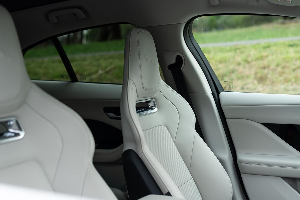 2023 Jaguar I-PACE EV400 HSE X590