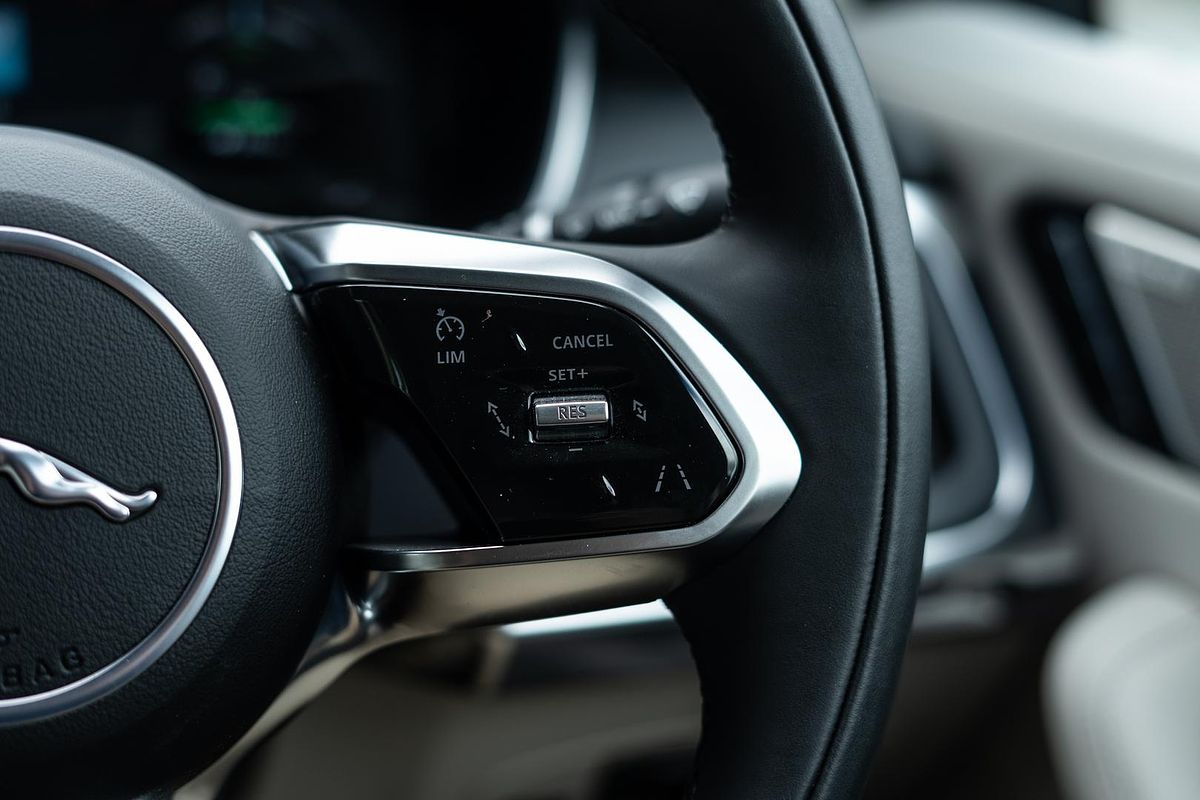 2023 Jaguar I-PACE EV400 HSE X590