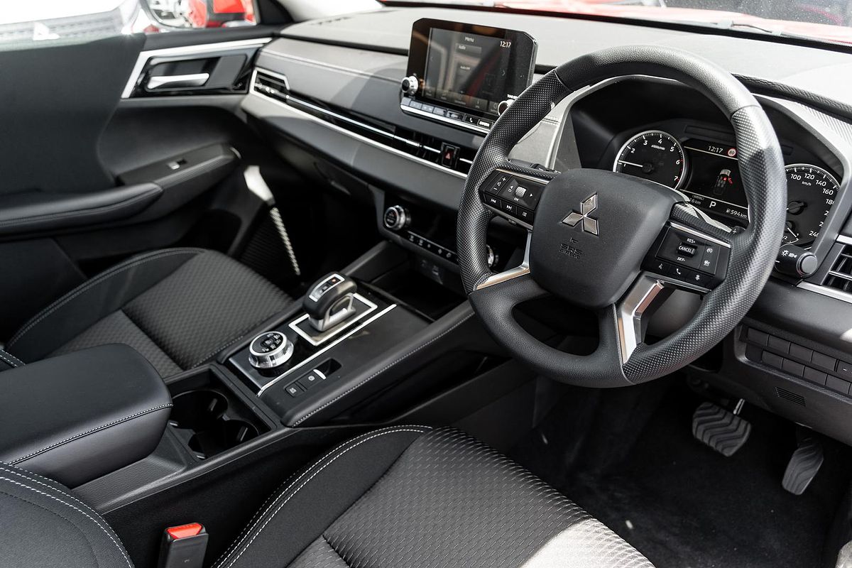 2024 Mitsubishi Outlander ES ZM