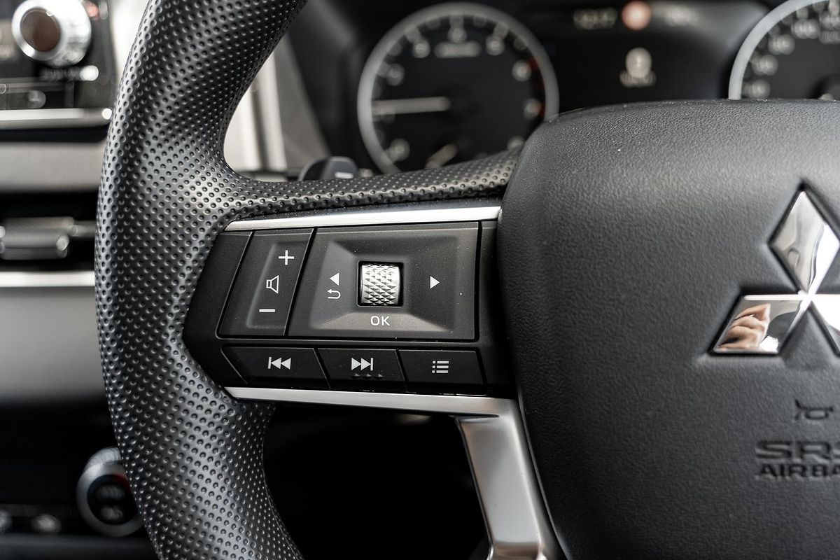 2024 Mitsubishi Outlander ES ZM