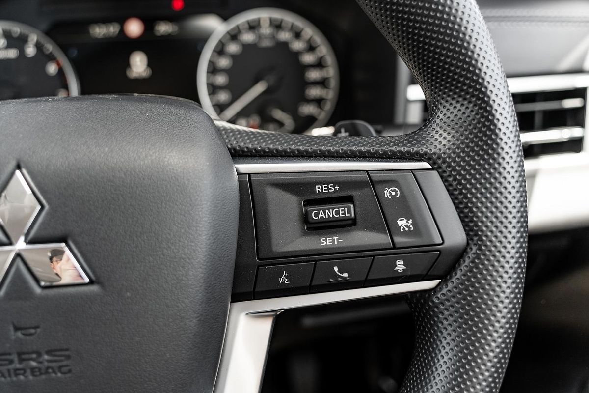 2024 Mitsubishi Outlander ES ZM