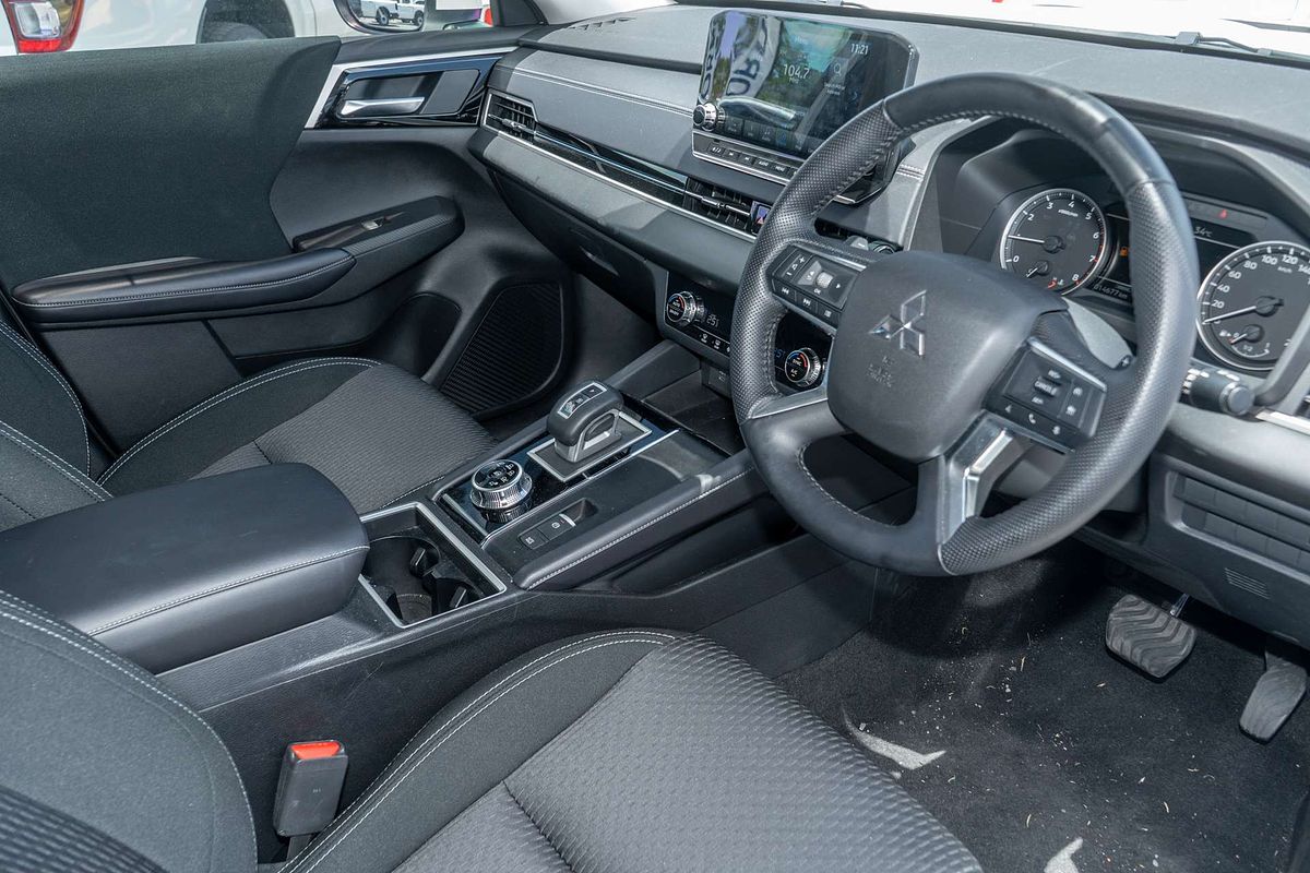 2022 Mitsubishi Outlander LS ZM