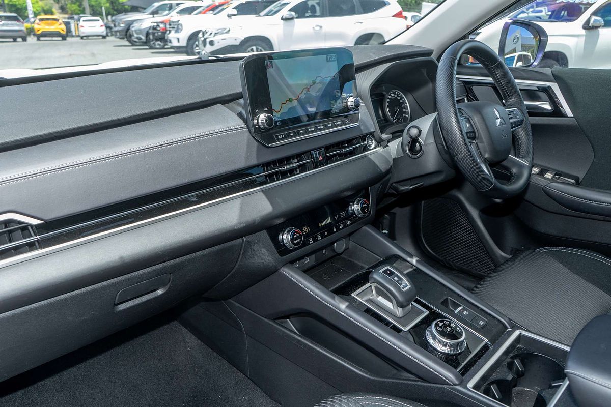 2022 Mitsubishi Outlander LS ZM