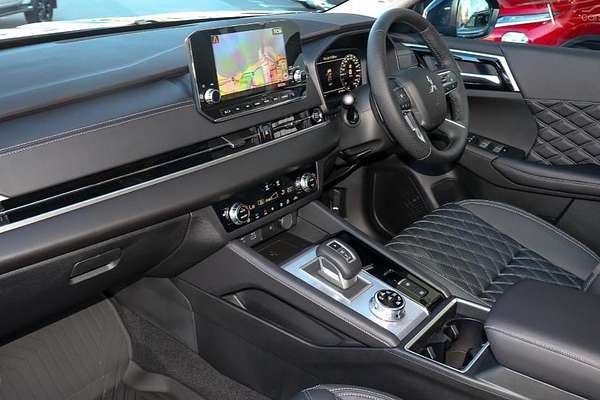 2024 Mitsubishi Outlander Exceed ZM AWD