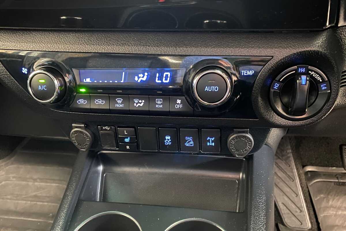 2019 Toyota HILUX SR5 GUN126R