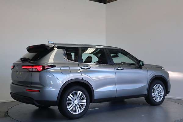 2022 Mitsubishi Outlander ES ZM