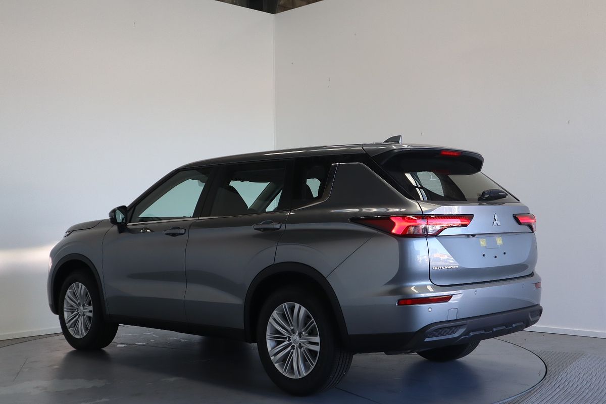 2022 Mitsubishi Outlander ES ZM