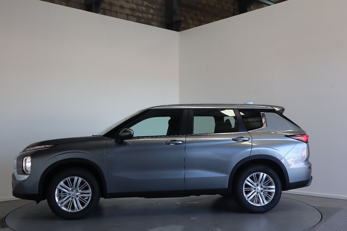 2022 Mitsubishi Outlander ES ZM