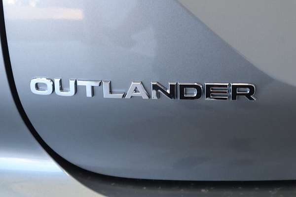 2022 Mitsubishi Outlander ES ZM