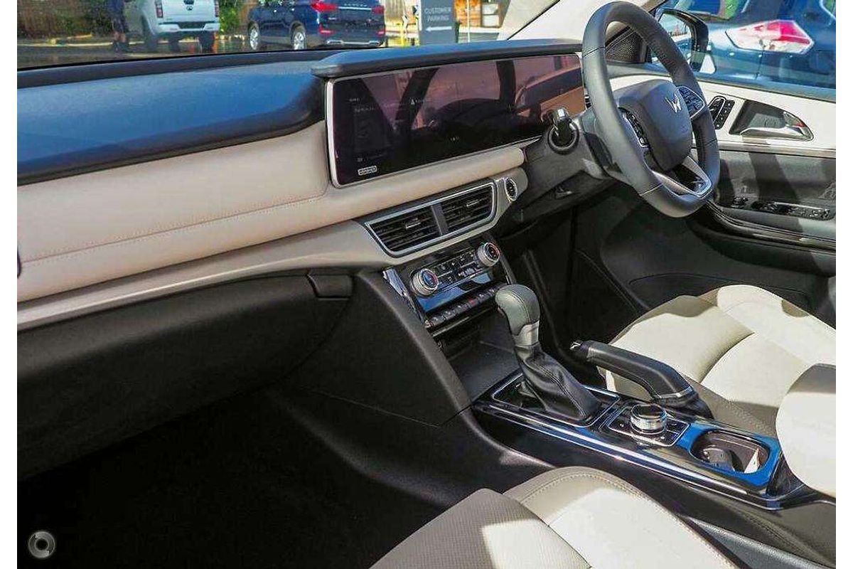2024 Mahindra XUV700 AX7L